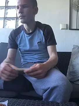 Spielzeugtwink online show from May 25, 2:38 pm