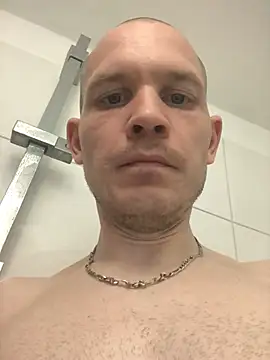 Spielzeugtwink online show from June 18, 9:20 pm