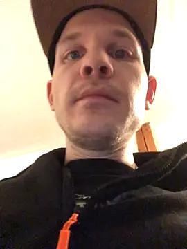 Spielzeugtwink online show from November 24, 7:58 pm