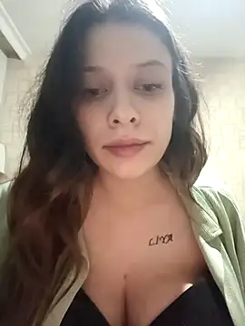 Snapshot of DevinAras chatting on January 11, 3:24 am DevinAras online show from January 11, 3:24 am