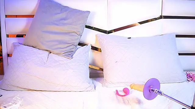 luciana agudelo online show from February 11, 7:25 pm