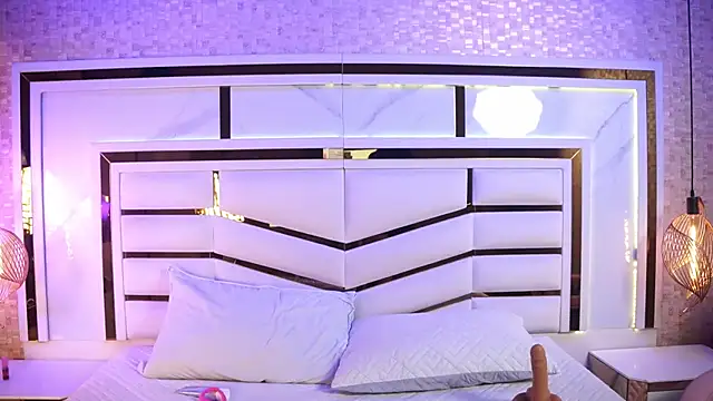 luciana agudelo online show from December 22, 7:58 pm