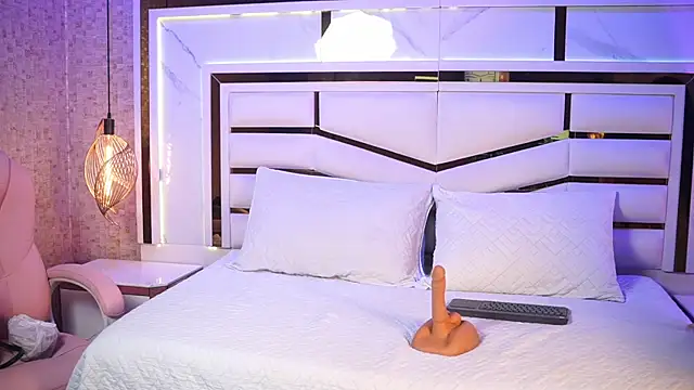 luciana agudelo online show from December 20, 7:50 pm