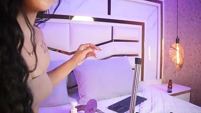 luciana agudelo online show from April 14, 7:30 pm