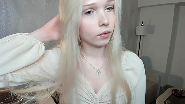 CherrylHolme online show from November 26, 8:20 pm