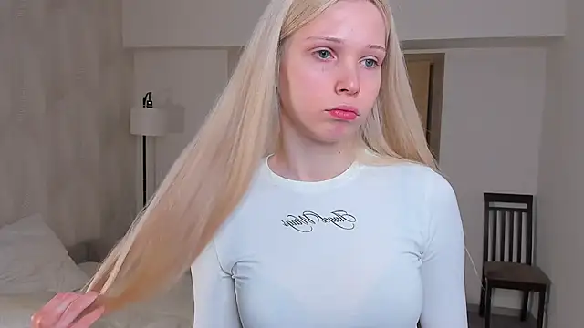 Snapshot of CherrylHolme chatting on February 2, 8:41 pm CherrylHolme online show from February 2, 8:41 pm