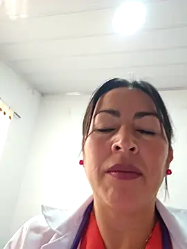 JustSamantha  online show from November 29, 1:00 pm