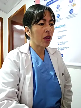 JustSamantha  online show from April 14, 11:15 am