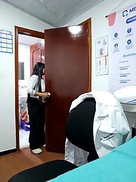 JustSamantha  online show from March 29, 12:01 am