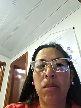 JustSamantha  online show from April 15, 11:05 am