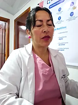 JustSamantha  online show from April 17, 11:24 am