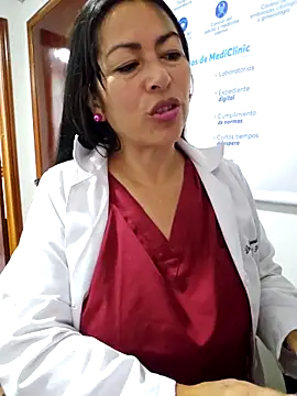 JustSamantha  online show from April 8, 11:12 am