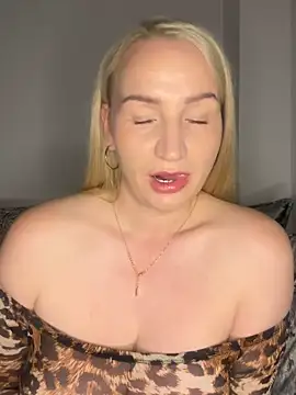 BootyQueenApril online show from April 22, 10:49 pm