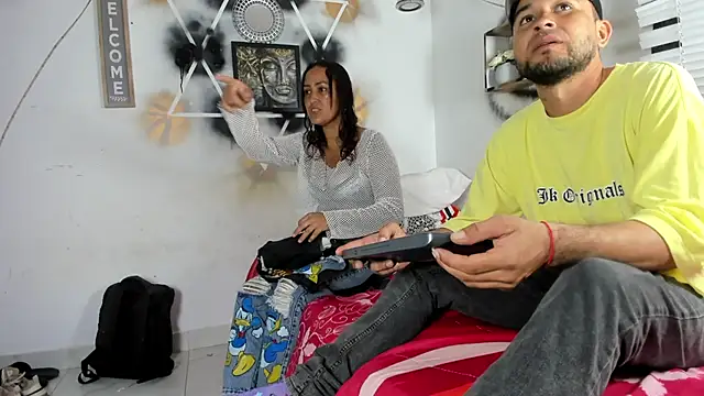 Snapshot of StephaniaAndRandy chatting on November 29, 5:57 pm StephaniaAndRandy online show from November 29, 5:57 pm