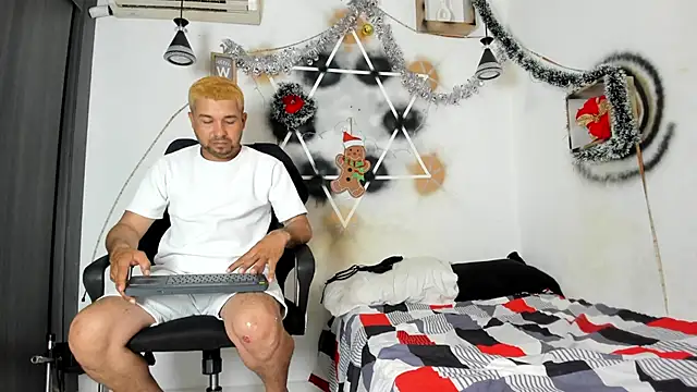 StephaniaAndRandy online show from December 16, 1:59 pm