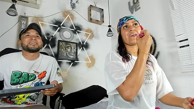 Snapshot of StephaniaAndRandy chatting on November 27, 5:46 pm StephaniaAndRandy online show from November 27, 5:46 pm