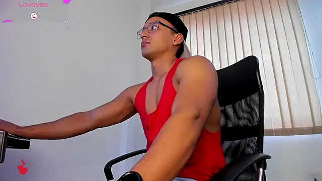 Snapshot of thomas_scot1 chatting on November 27, 1:22 pm thomas scot1 online show from November 27, 1:22 pm