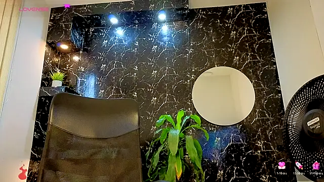 Snapshot of thomas_scot1 chatting on December 3, 1:21 pm thomas scot1 online show from December 3, 1:21 pm