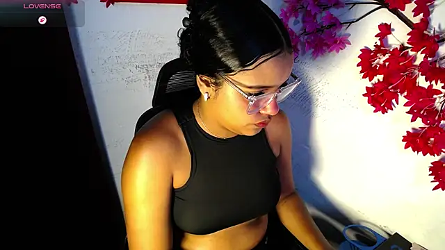 Snapshot of chleo_rosse chatting on July 8, 1:52 am chleo rosse online show from July 8, 1:52 am