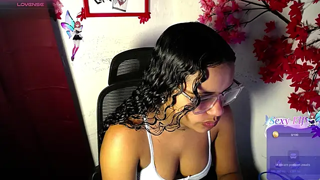 Snapshot of chleo_rosse chatting on July 14, 10:05 pm chleo rosse online show from July 14, 10:05 pm