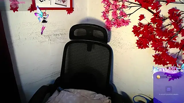 Snapshot of chleo_rosse chatting on June 4, 12:10 pm chleo rosse online show from June 4, 12:10 pm