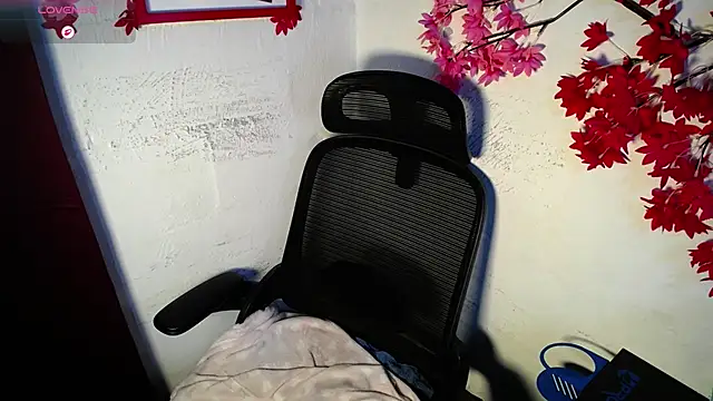 Snapshot of chleo_rosse chatting on June 10, 4:08 pm chleo rosse online show from June 10, 4:08 pm