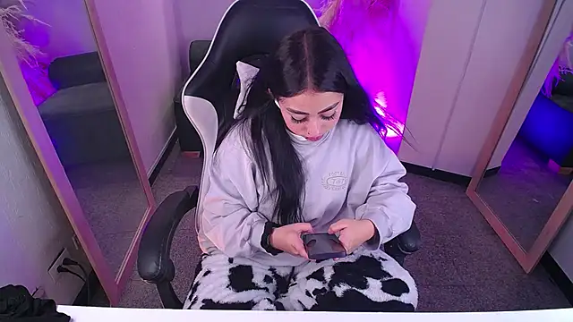 vallolett online show from March 9, 7:50 pm