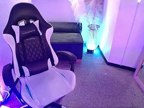 vallolett online show from December 17, 8:36 pm