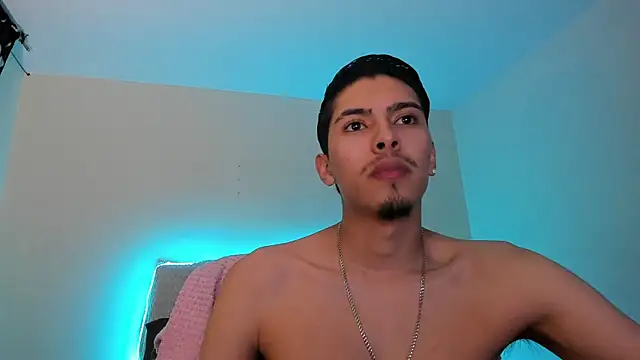 Snapshot of stanandrose_ chatting on April 22, 3:46 am stanandrose online show from April 22, 3:46 am