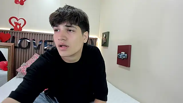 Snapshot of JakeSummer_ chatting on February 16, 7:34 pm JakeSummer online show from February 16, 7:34 pm