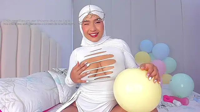 Amira-Zahra online show from April 17, 9:39 pm