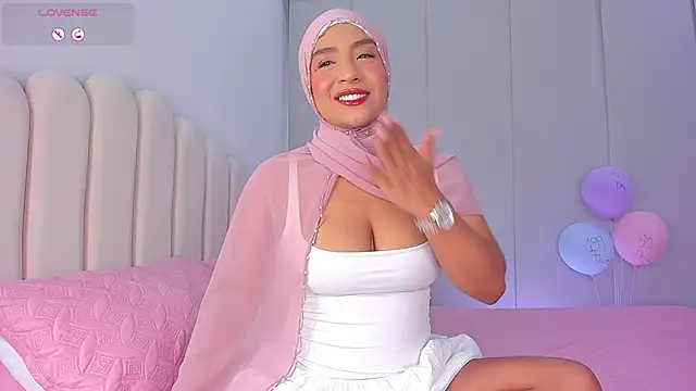 Amira-Zahra online show from May 23, 10:31 pm