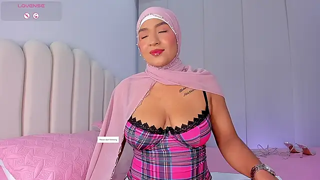 Amira-Zahra online show from June 17, 10:52 pm