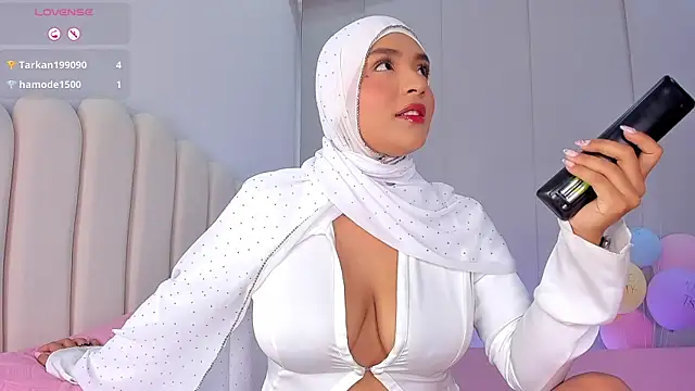 Amira-Zahra online show from May 20, 9:23 pm