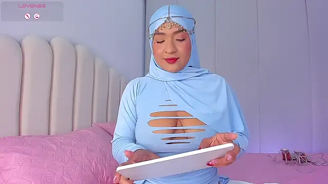 Amira-Zahra online show from June 24, 11:02 pm