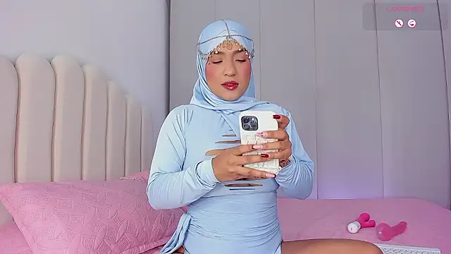 Amira-Zahra online show from February 28, 9:31 am