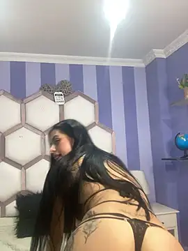 Helenhuntt online show from December 2, 8:32 pm