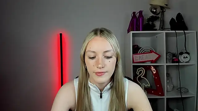EvelynBlond online show from May 26, 12:36 pm