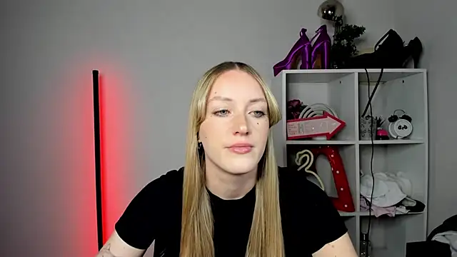 EvelynBlond online show from May 4, 12:30 pm