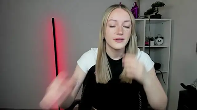 EvelynBlond online show from March 10, 1:26 pm