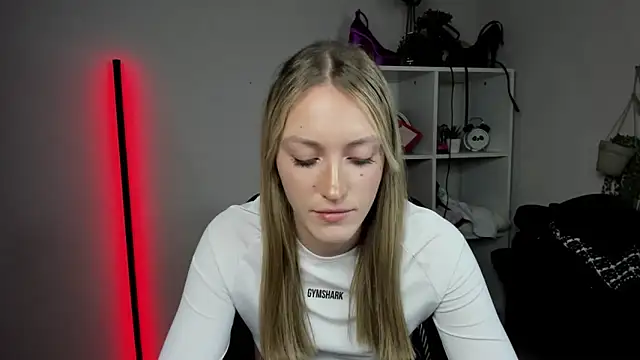 EvelynBlond online show from April 14, 3:17 pm