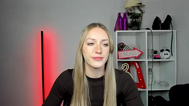 EvelynBlond online show from May 15, 5:27 am
