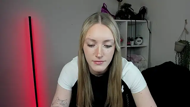 EvelynBlond online show from April 16, 12:39 pm