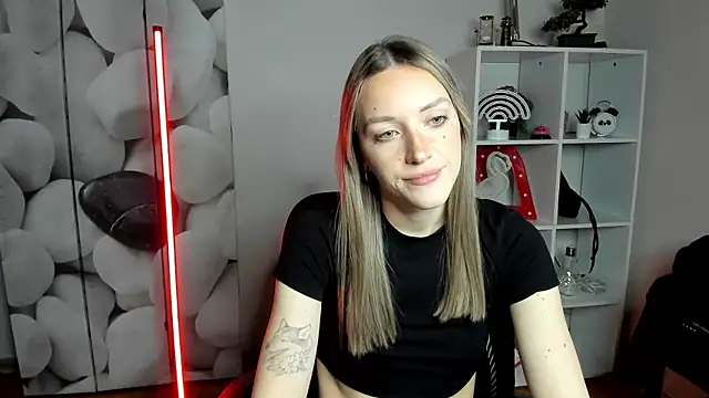 Snapshot of EvelynBlond chatting on January 8, 1:39 pm EvelynBlond online show from January 8, 1:39 pm