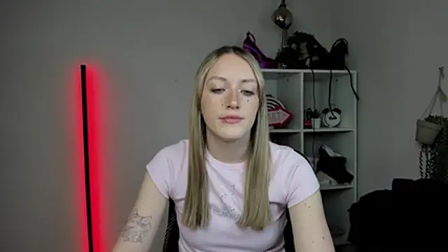 EvelynBlond online show from April 8, 12:28 pm