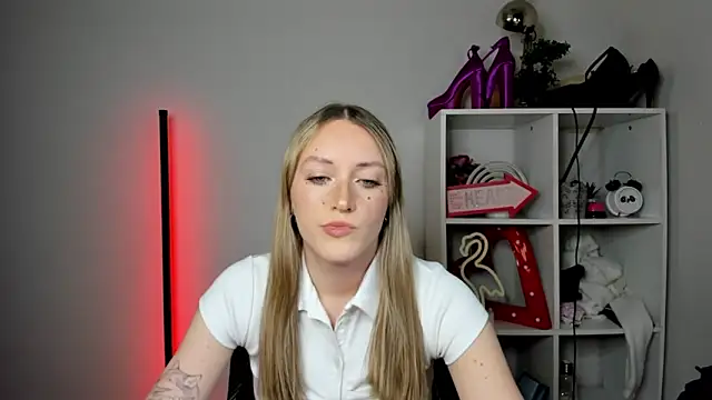EvelynBlond online show from April 22, 12:34 pm