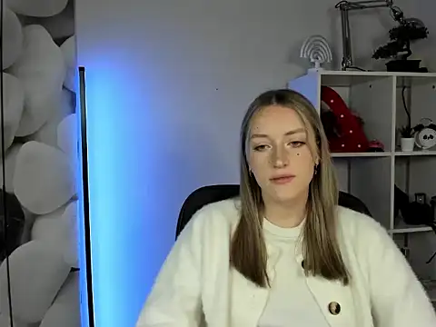 EvelynBlond online show from November 24, 6:35 am