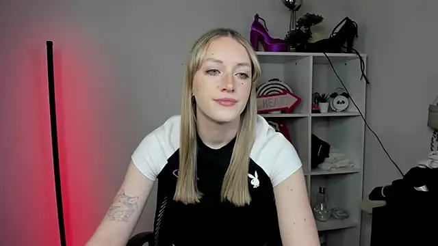 EvelynBlond online show from March 26, 6:22 am