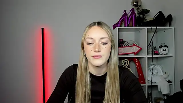 EvelynBlond online show from April 27, 12:36 pm