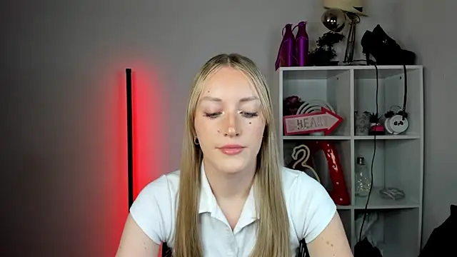 EvelynBlond online show from May 28, 1:06 pm